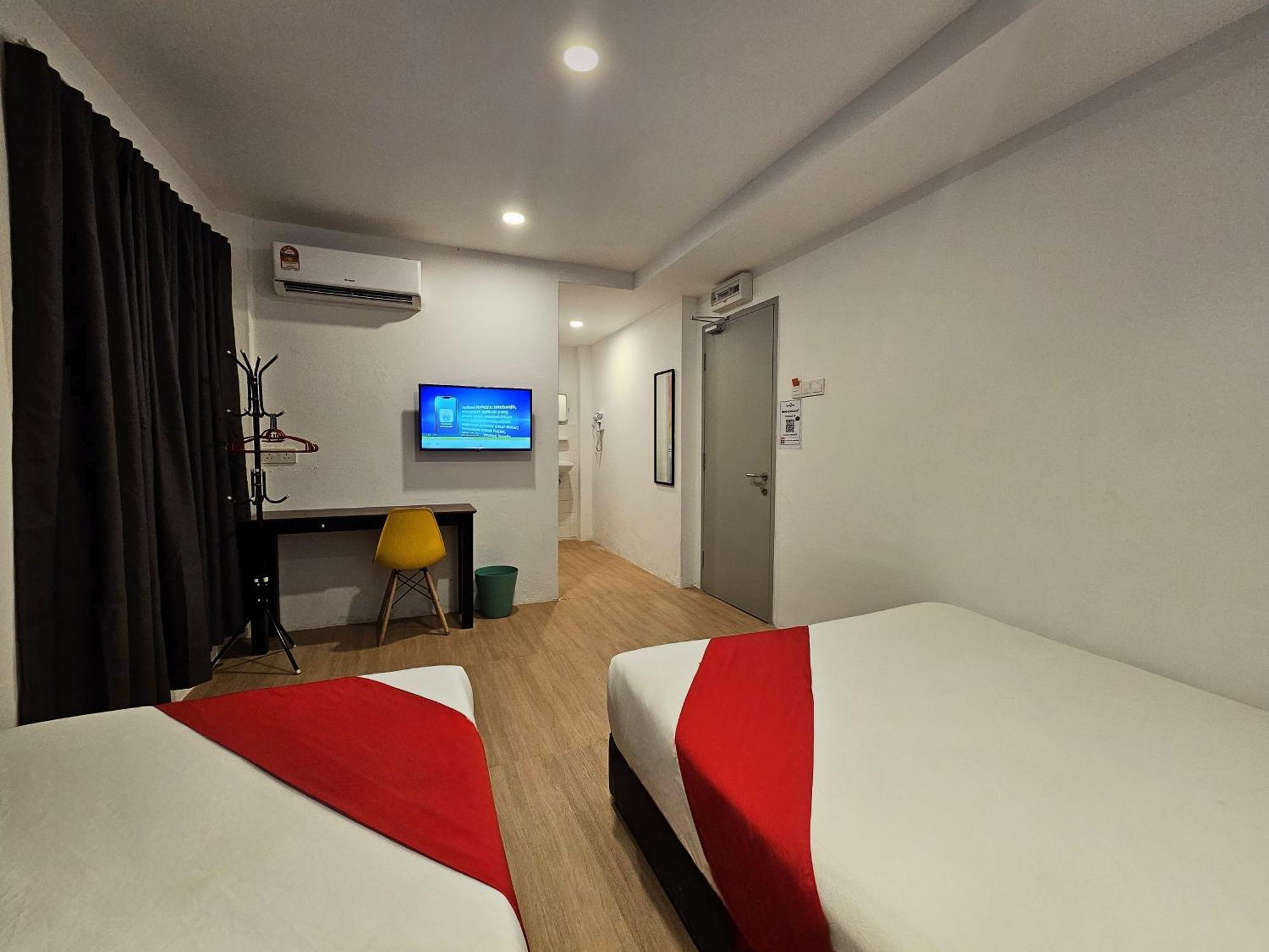 Good2Stay Budget Hotel L Lift L Coway Water L Wifi6 L Laundromat Malacca Bilik gambar