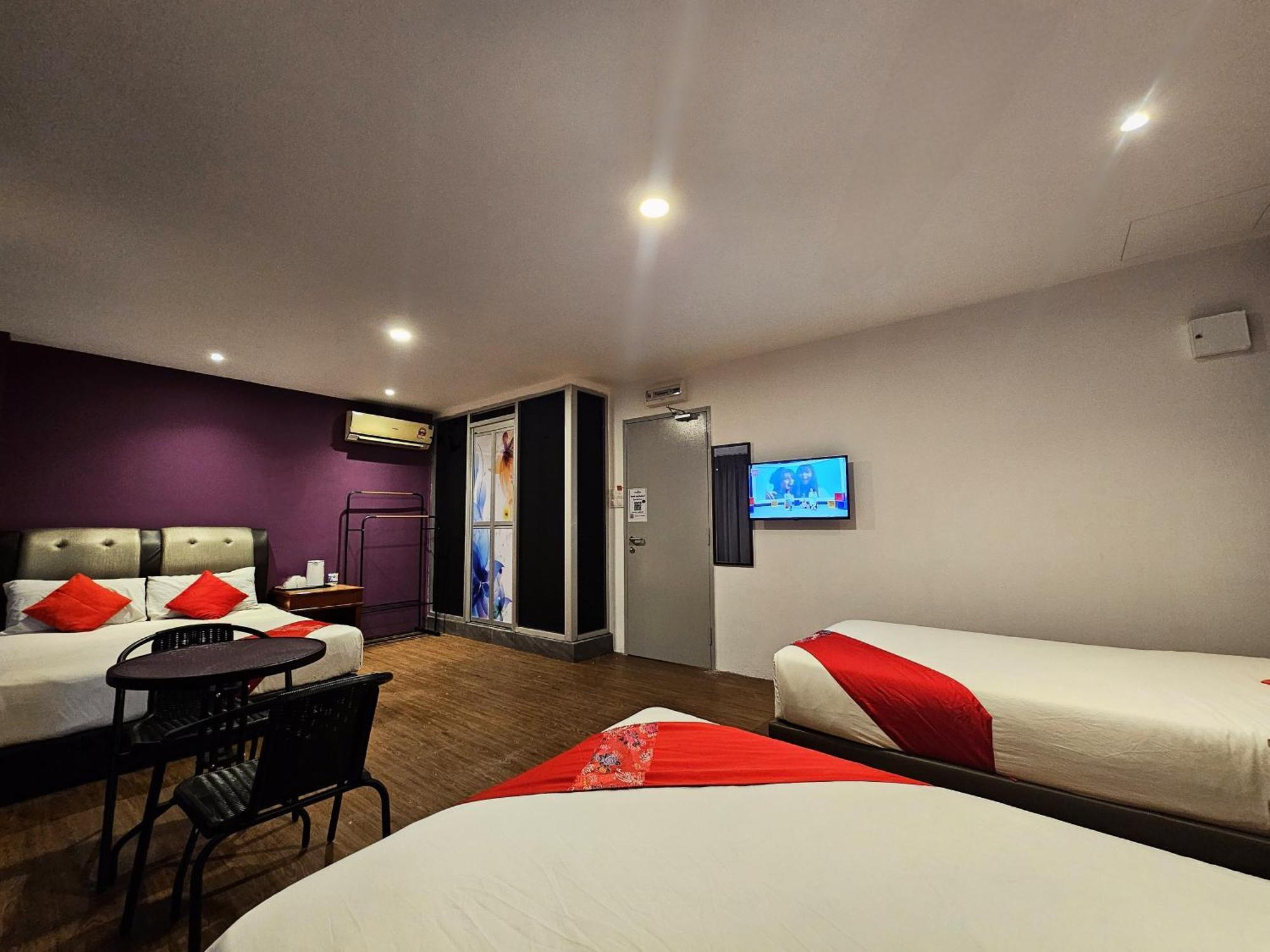 Good2Stay Budget Hotel L Lift L Coway Water L Wifi6 L Laundromat Malacca Bilik gambar